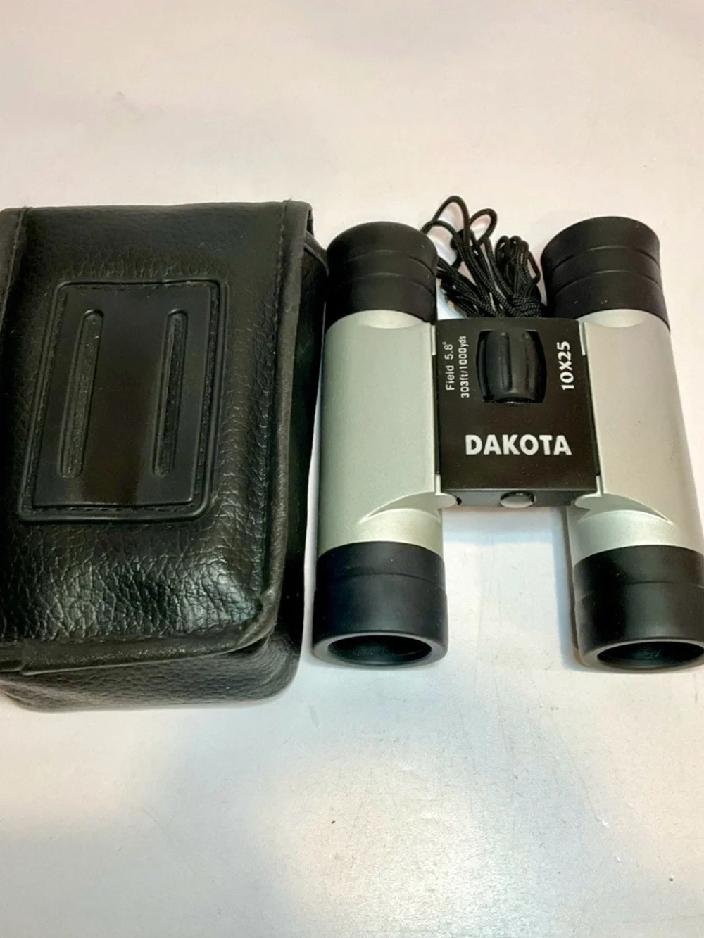 Dakota 10x25 Compact Binoculars w/ Case & Strap Works